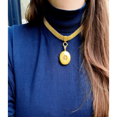 Zlatý náhrdelník s medailonem v etuji - 70. - 80. léta 19. století