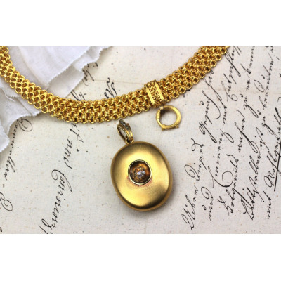 Gold necklace with locket - 1870s-1880s