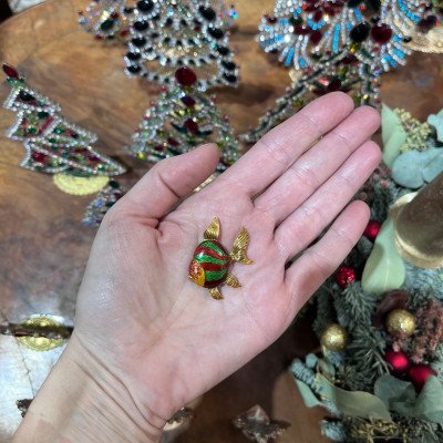 Gold brooch with enamel – fish