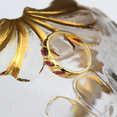 Zlatý prsten se spinely