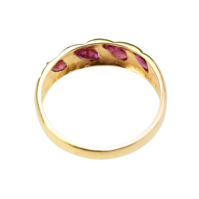 Zlatý prsten se spinely