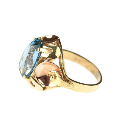 Zlatý prsten se syntetickým spinelem