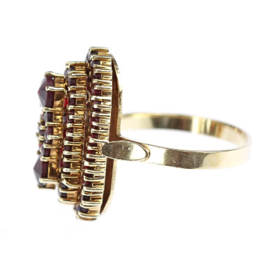 Gold garnet ring