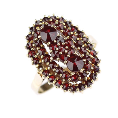 Gold garnet ring
