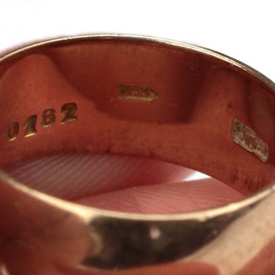 Zlatý prsten s diamantem