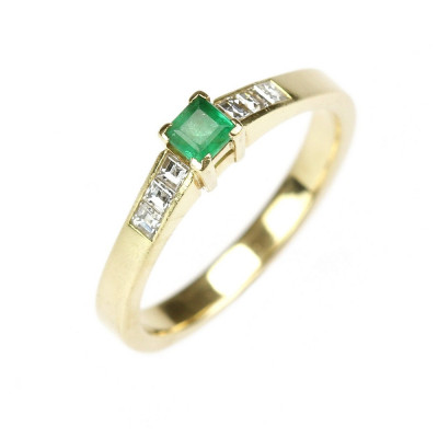 Emerald and diamond gold ring