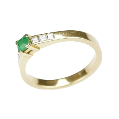 Zlatý prsten se smaragdem a diamanty