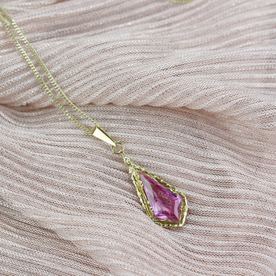 Gold necklace with synthetic stone