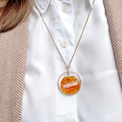 Zlatý náhrdelník s jantarem