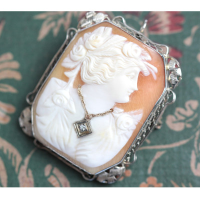 Brož/přívěs kamej habille