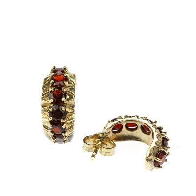 Gold earrings with garnets