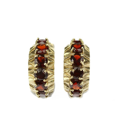 Gold earrings with garnets