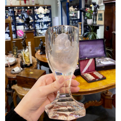 Skleněný pohár s madonou - počátek 20. století