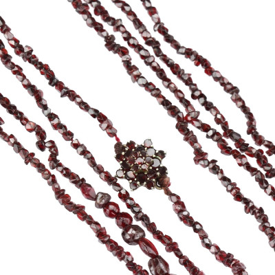 String of natural garnet beads - 183 cm