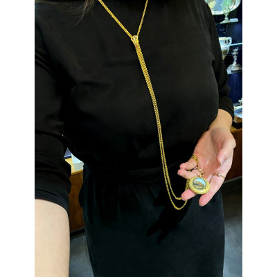 Dlouhý zlatý řetěz se secesním jezdcem