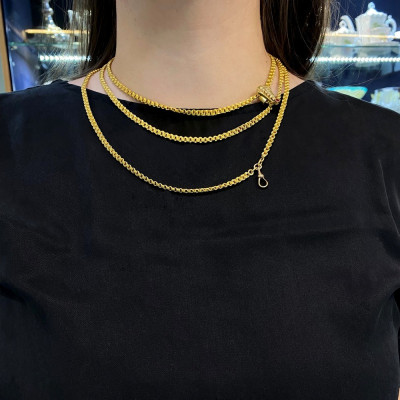 Dlouhý zlatý řetěz se secesním jezdcem