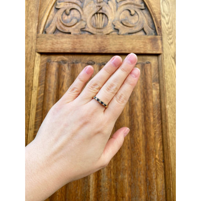 Zlatý prsten se safíry a diamanty