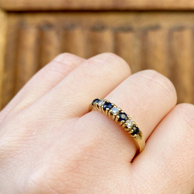 Zlatý prsten se safíry a diamanty