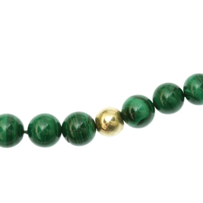 Malachitové korále se zlatými prvky