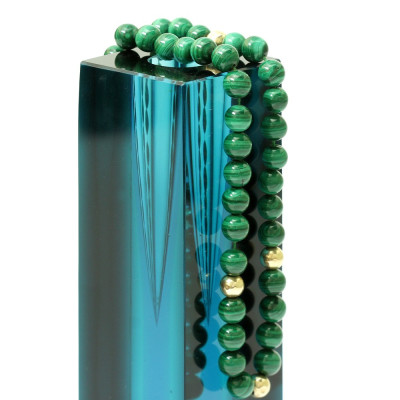 Malachitové korále se zlatými prvky