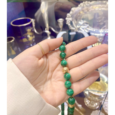 Malachitové korále se zlatými prvky