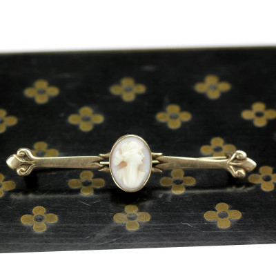 Brooch with cameo – early 20th century