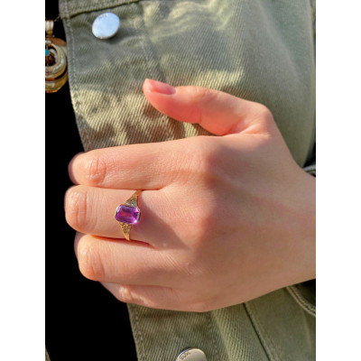 Zlatý prstýnek s růžovým syntetickým safírem