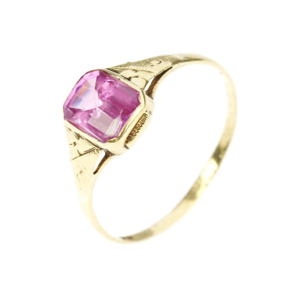 Gold ring with pink synthetic sapphire