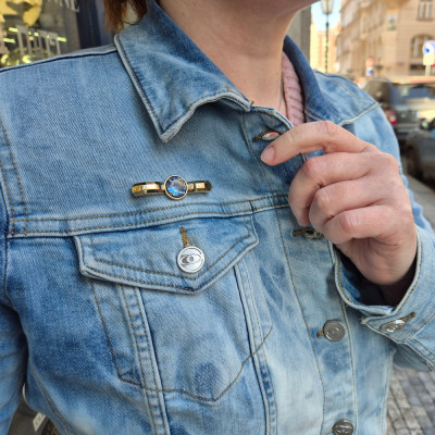 Zlatá art deco brož se syntetickým spinelem