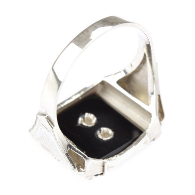Stříbrný prsten s onyxem a monogramem "AS/SA"