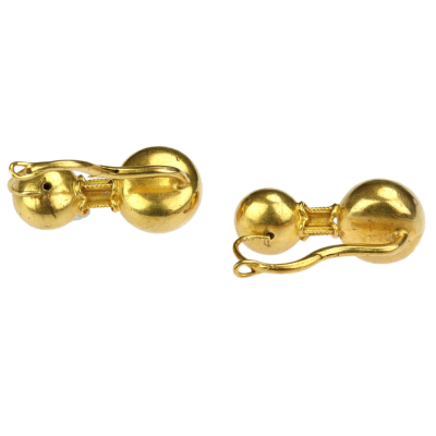 Gold earrings with cabochon cut amethysts