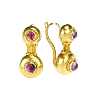 Gold earrings with cabochon cut amethysts