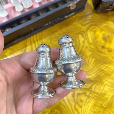 Jednoosobní stříbrná slánka a pepřenka