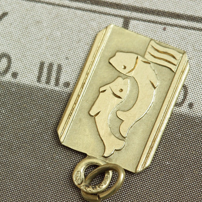 Gold pendant with zodiac sign - Pisces