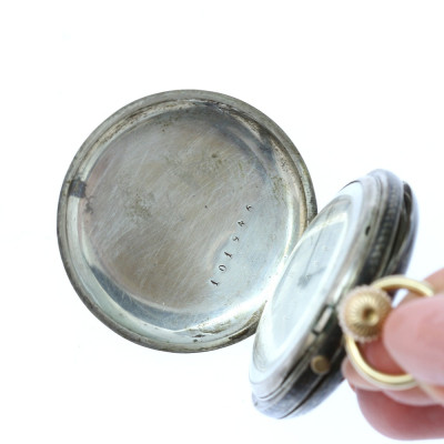 Pocket watch made of silver and gold decorated with niello