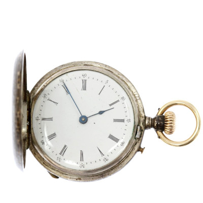 Pocket watch made of silver and gold decorated with niello