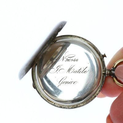 Pocket watch made of silver and gold decorated with niello