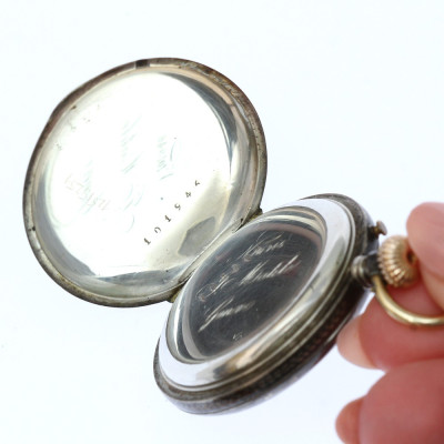 Pocket watch made of silver and gold decorated with niello