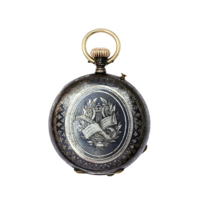 Pocket watch made of silver and gold decorated with niello