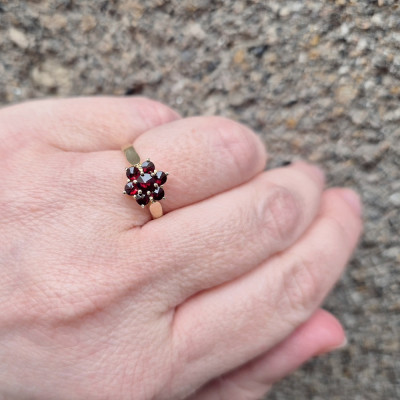 Silver garnet daisy ring