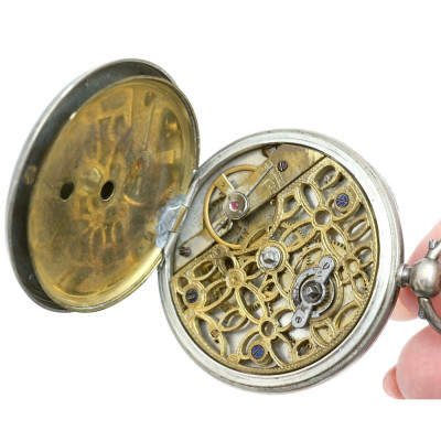 Stříbrné kapesní hodinky na klíč