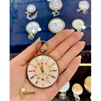 Stříbrné kapesní hodinky na klíč