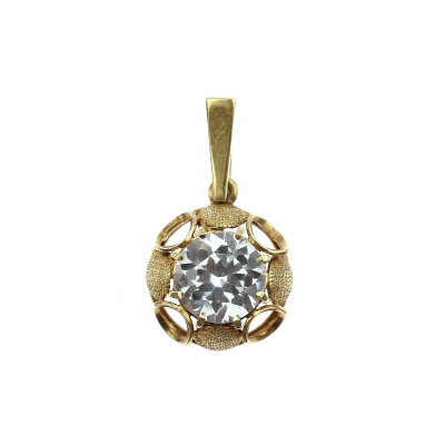 Gold pendant with synthetic spinel