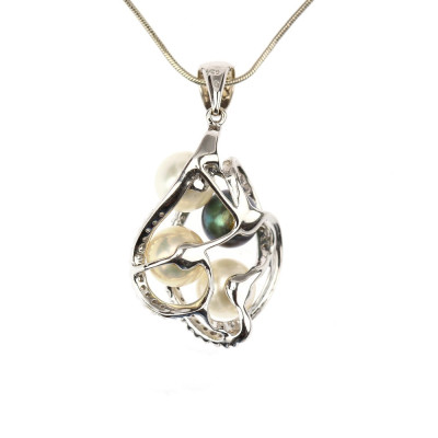 Zlatý náhrdelník s perlami a brilianty