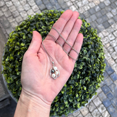 Zlatý náhrdelník s perlami a brilianty