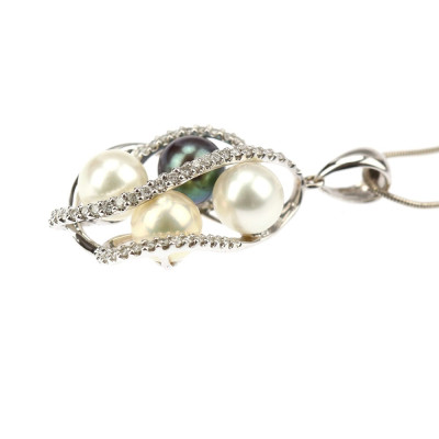 Zlatý náhrdelník s perlami a brilianty