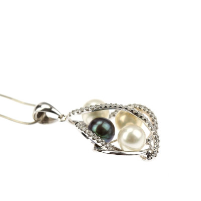 Zlatý náhrdelník s perlami a brilianty