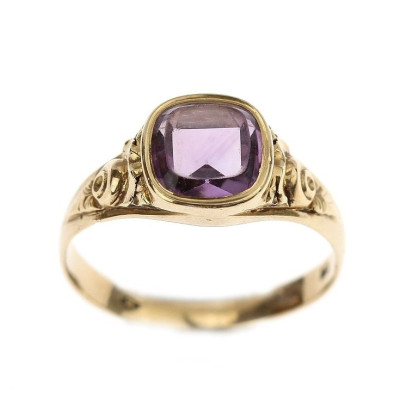 Austro-Hungarian gold ring with an amethyst