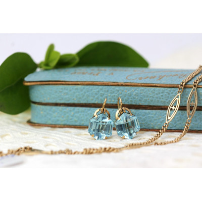 Prvorepublikové náušnice se syntetickými spinely