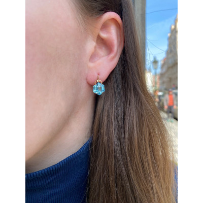 Prvorepublikové náušnice se syntetickými spinely